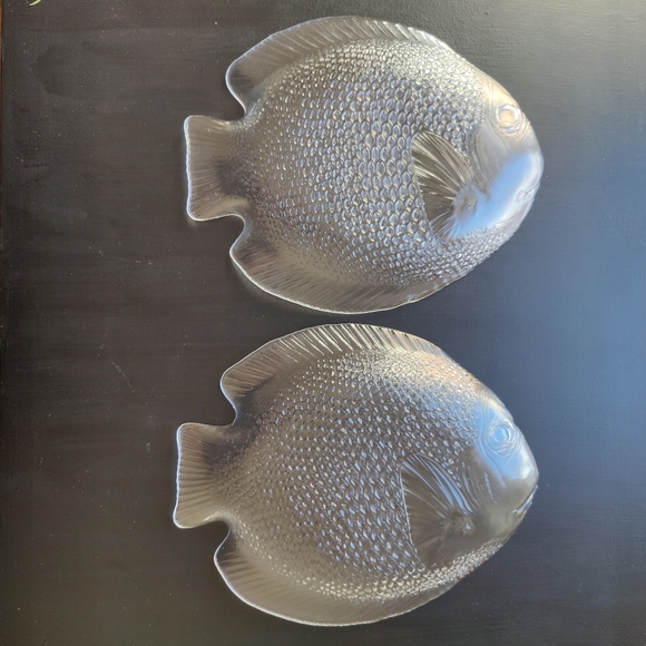 2 vintage Arcoroc Fish Shape glass dinner plates | 1980s - Picture 2 of 10